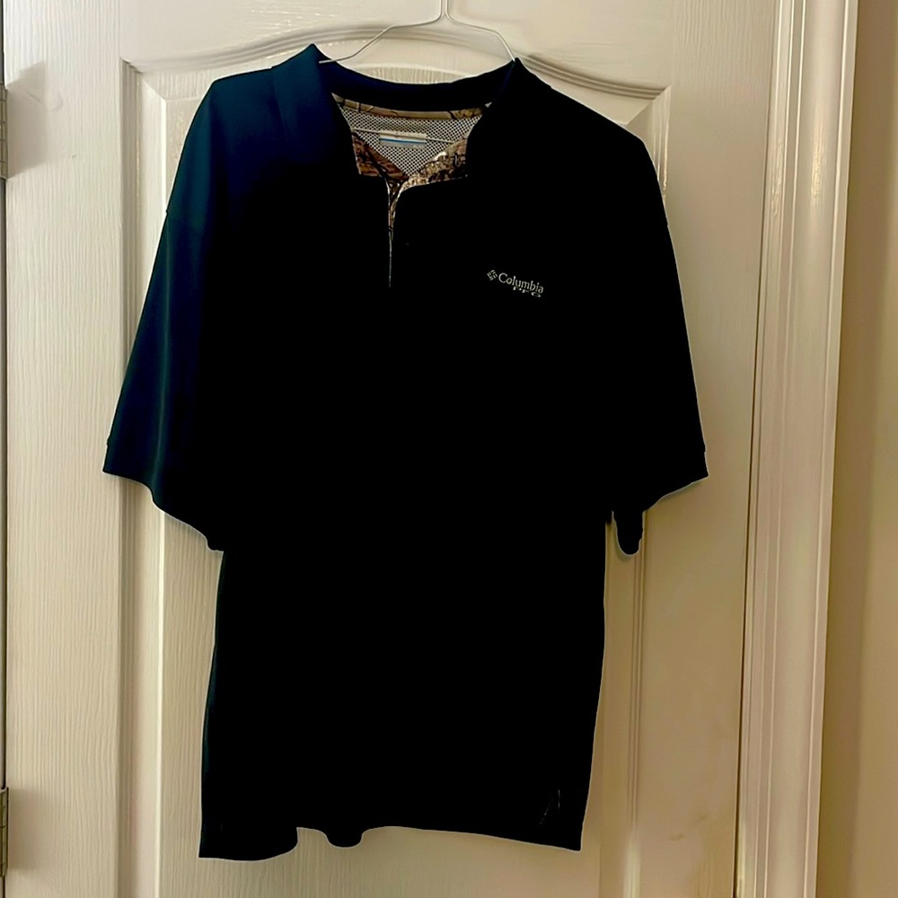 Men’s Columbia PFG Omni-Shade Knit shirt. Black with Camo trim, vented back.